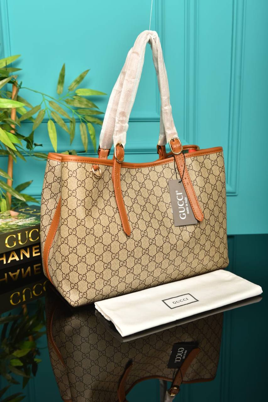 GG - Emblem Medium Tote Bag