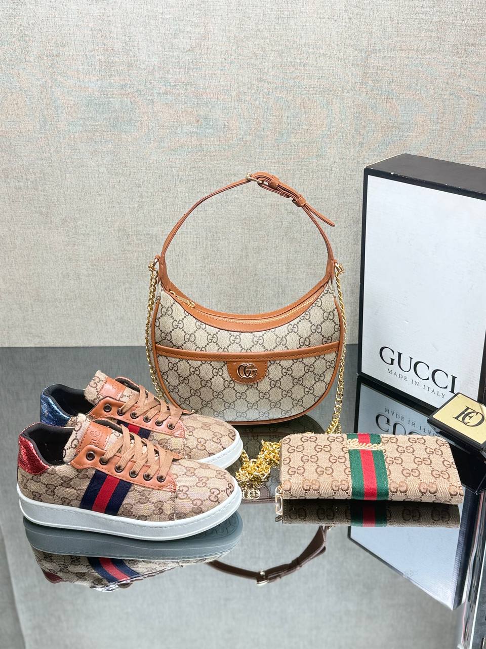 Sac et chaussures et portefeuille