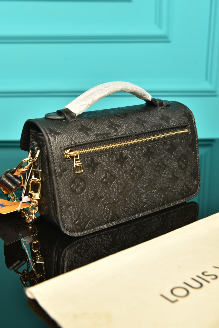 Pochette Metis East