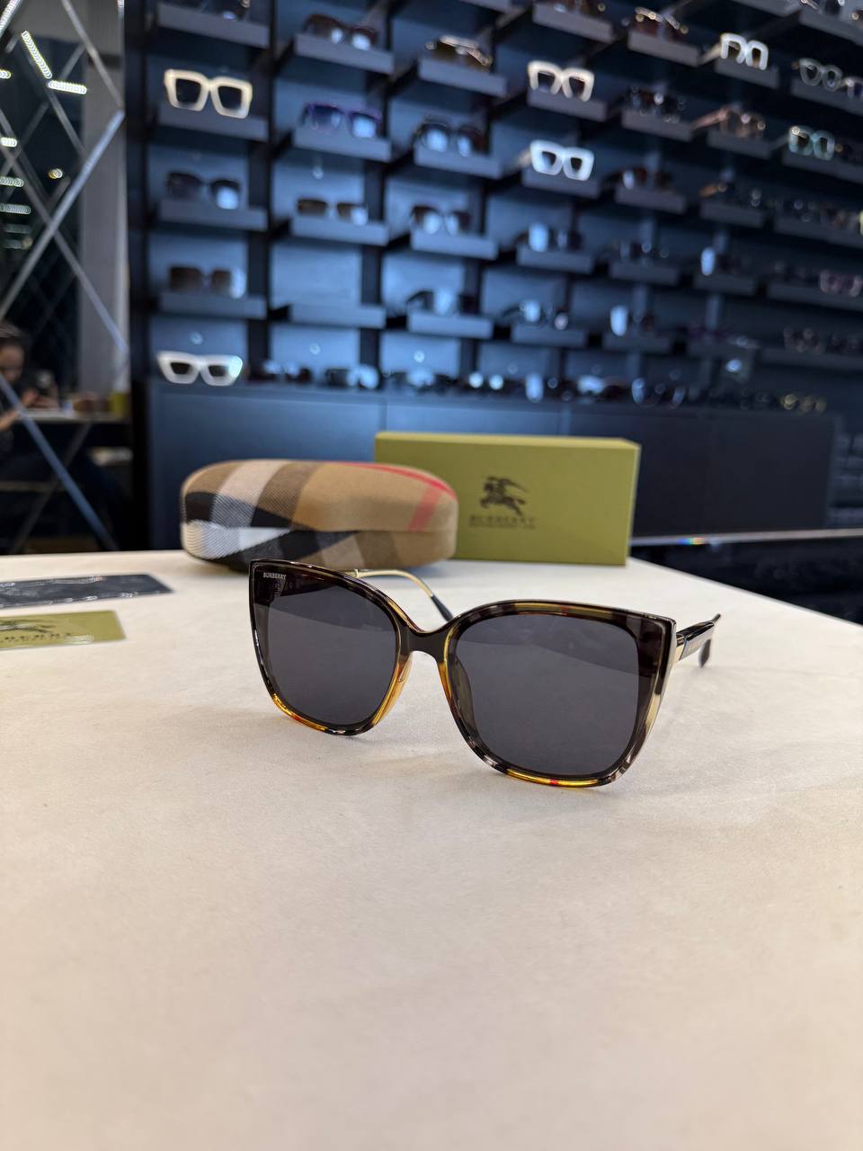 Brbery - Sunglasses